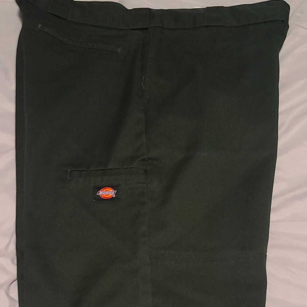 Dickeys mens shorts green size 38